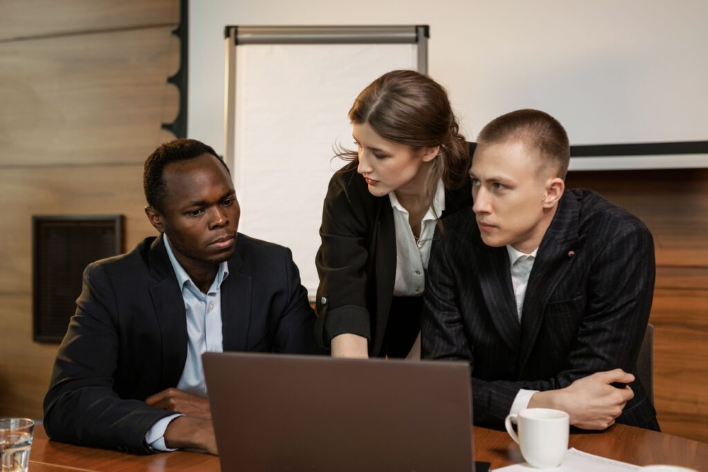 How to Manage Remote Teams Without Micromanaging